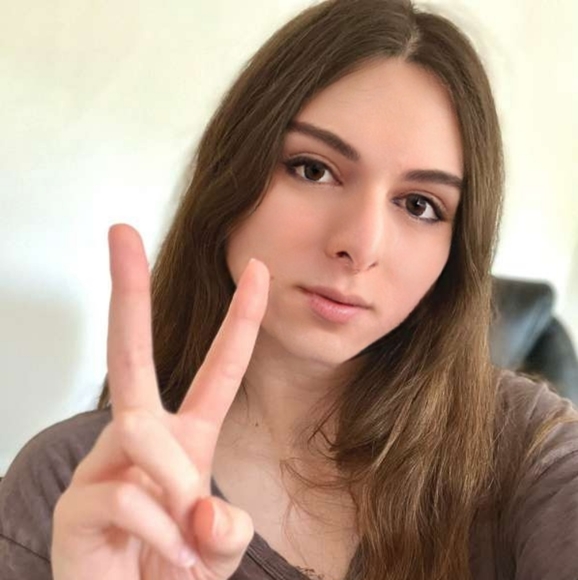 Meet your Posher, Iris - Picture 1 of 1